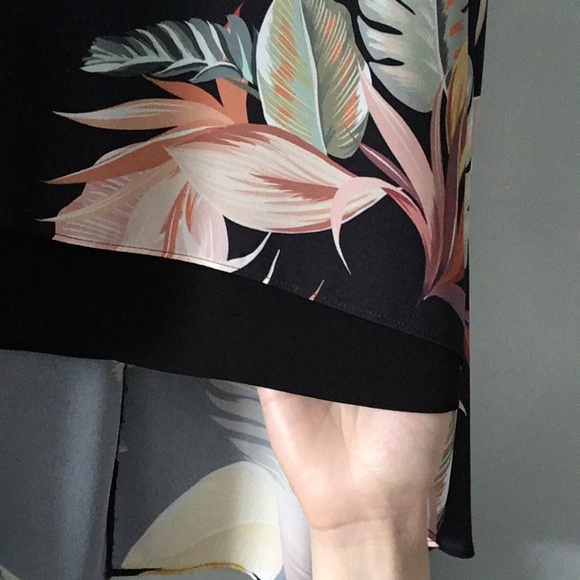 *LIKE NEW* Melanie Lyne Palm Print Sleeveless High-Low Blouse Size 8 - Picture 5 of 11